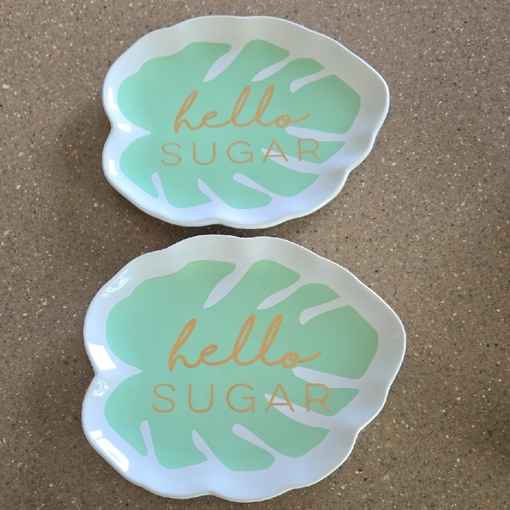 Leaf-Shaped Plates with Mint Green‎ Design